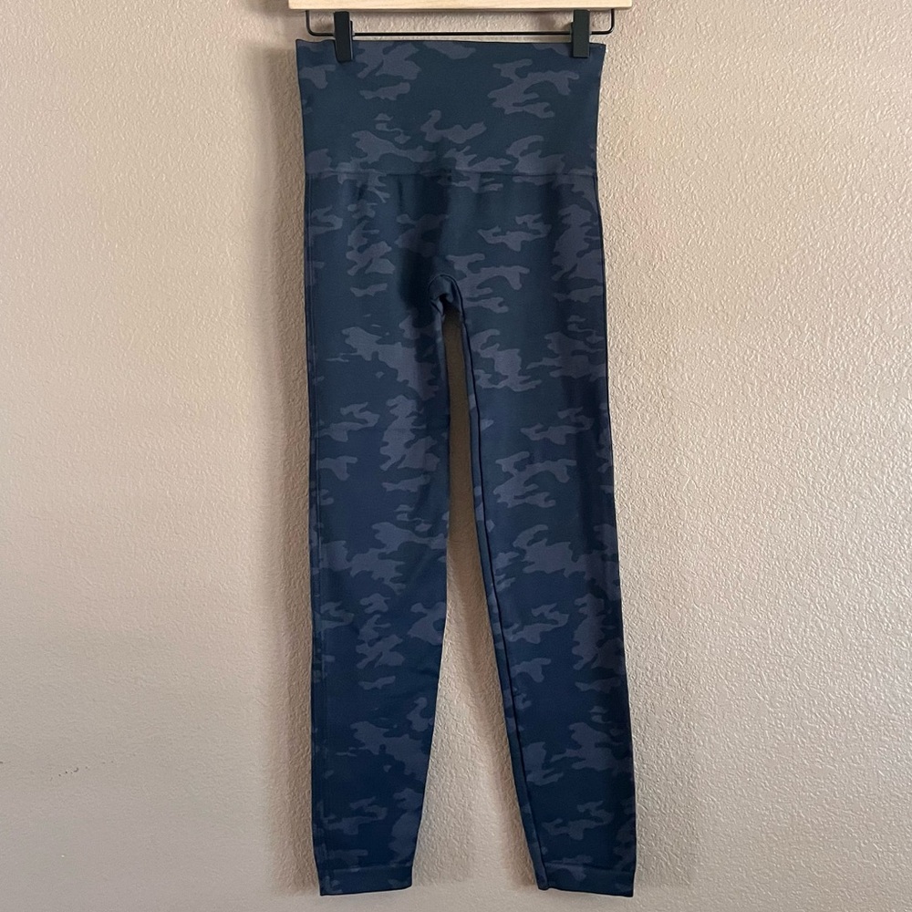 Spanx Look at Me Now Camouflage Leggings Size Large